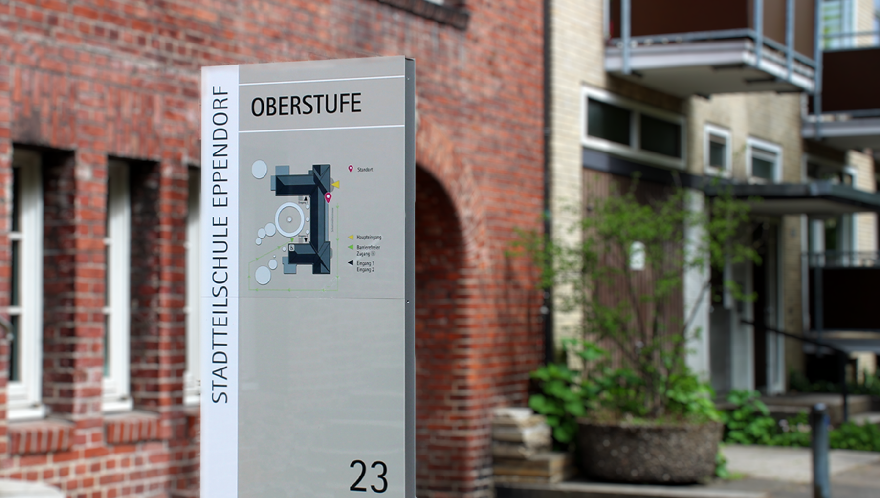 Stadtteilschule-Eppendorf-Oberstufe-Leitsystem-Wegeführung-Monolith-Lageplan